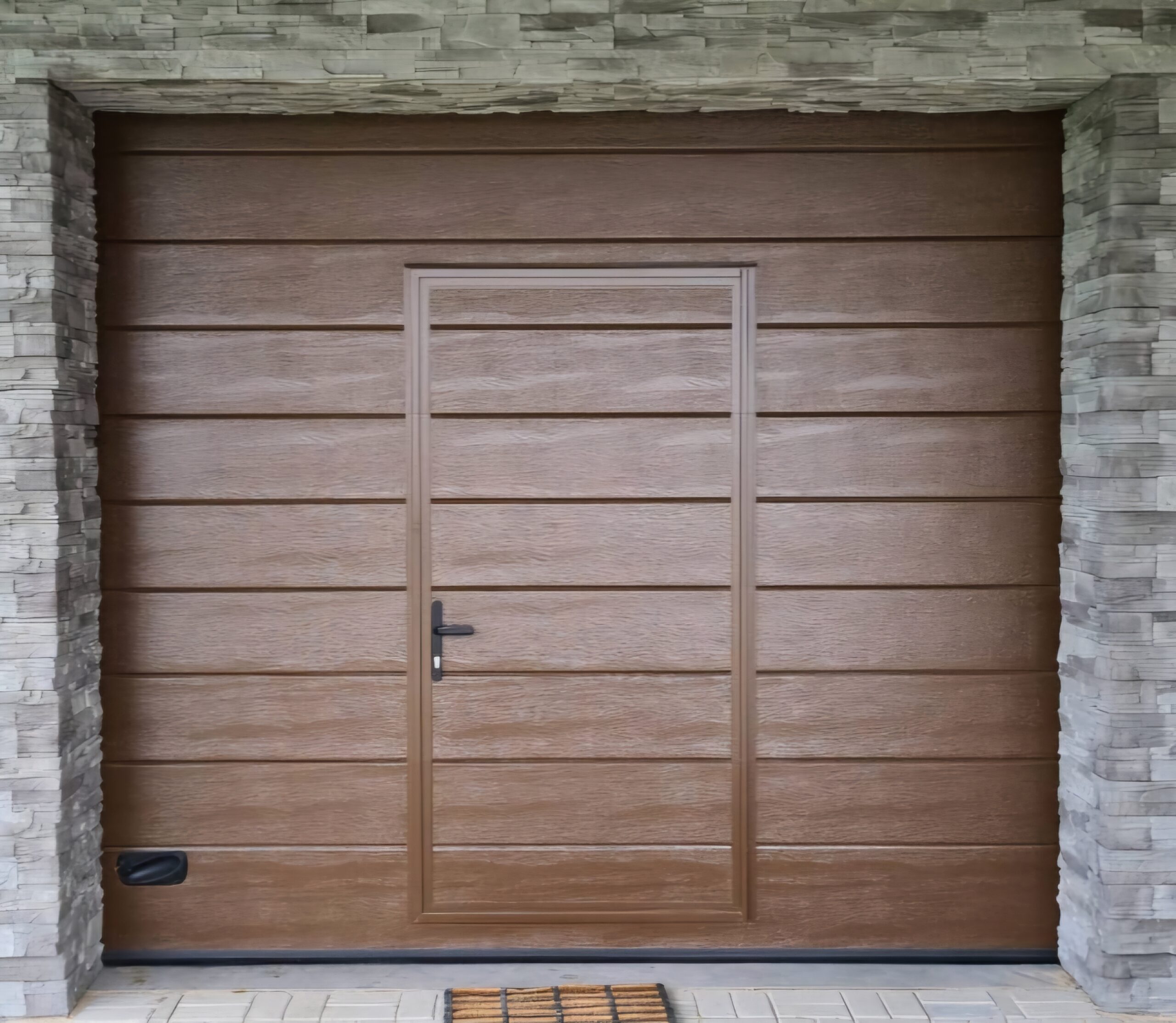 enator garaaziuks pruun